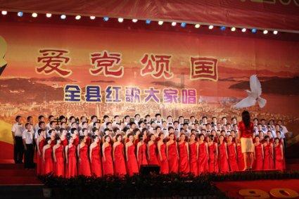 大学生用大号垃圾桶装行李 又能拖又能装还有回头率